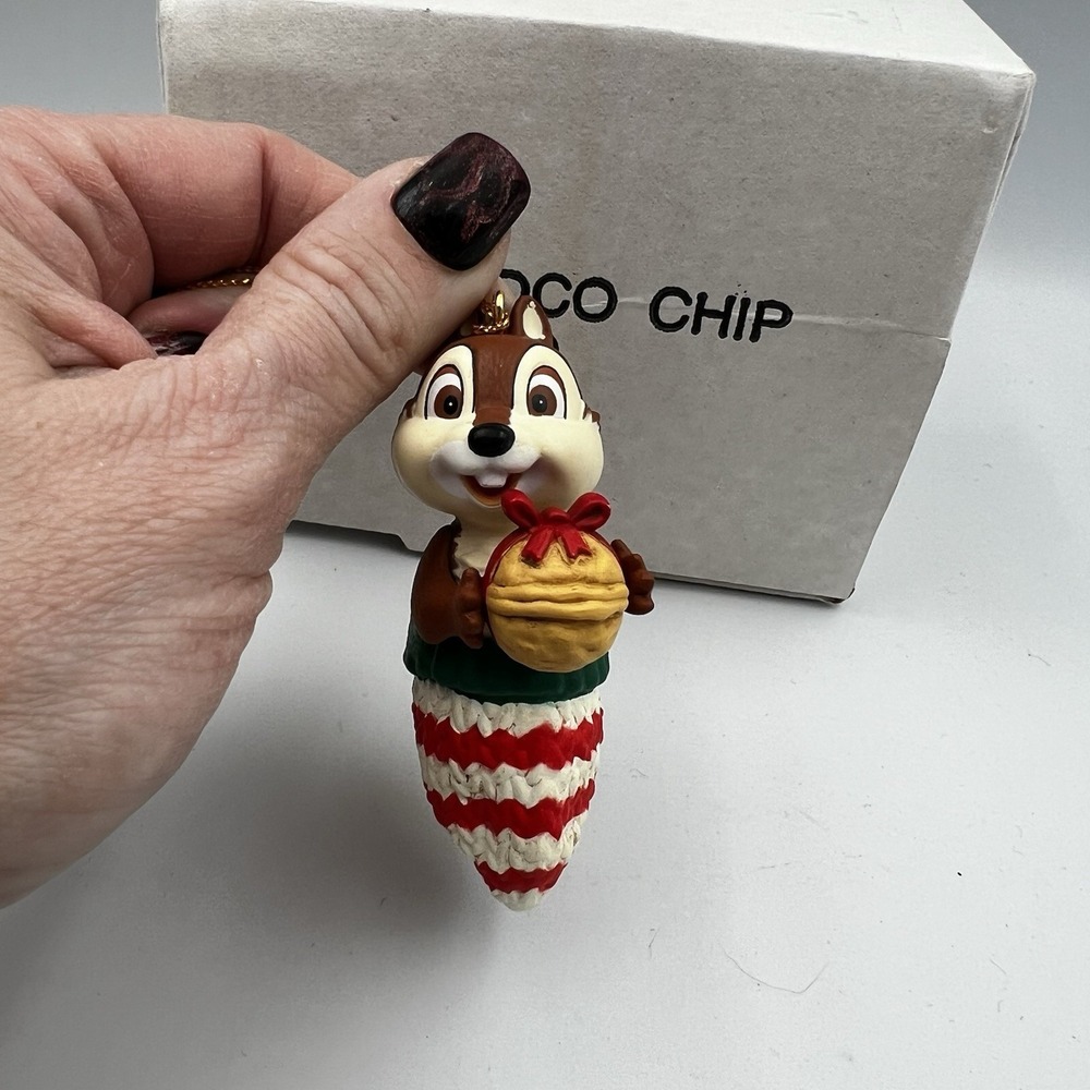 Vintage Grolier Disney Chip In Mitten Acorn Chipmunk‎ Christmas Ornament 014908
